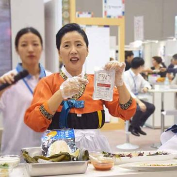 シーフードショーで韓国の水産物を使った料理の実演！アワビキムチや魚醤入りの特製ソースも登場